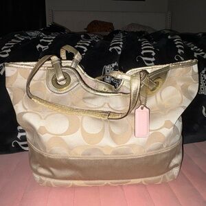 Y2K vintage Coach Beige and Gold Shoulder Bag